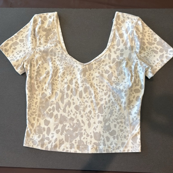 NWT LuLulemon Align Tee size 6 - Picture 2 of 3